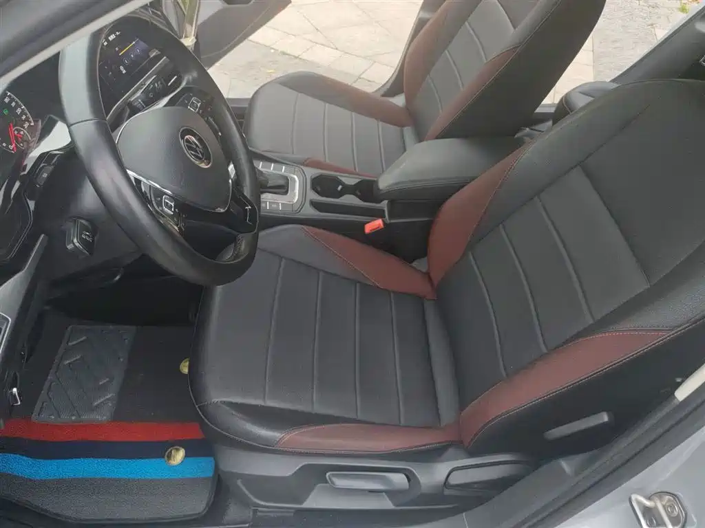 VOLKSWAGEN BORA
