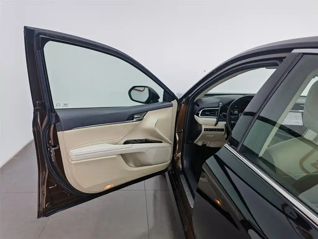 Toyota Camry 2018 2.5G Luxury Edition фото 8