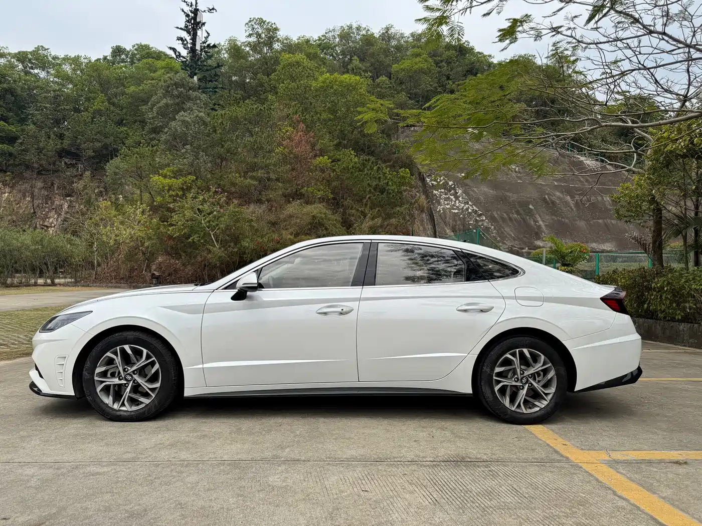 Hyundai Sonata 2020 270TGDi DCT GL Leading Edition фото 4