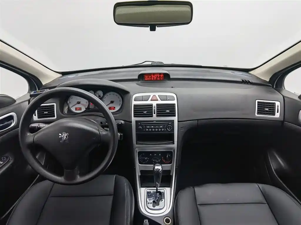 Peugeot 307 2010 Model Hatchback 2.0L Automatic Comfort Edition фото 5
