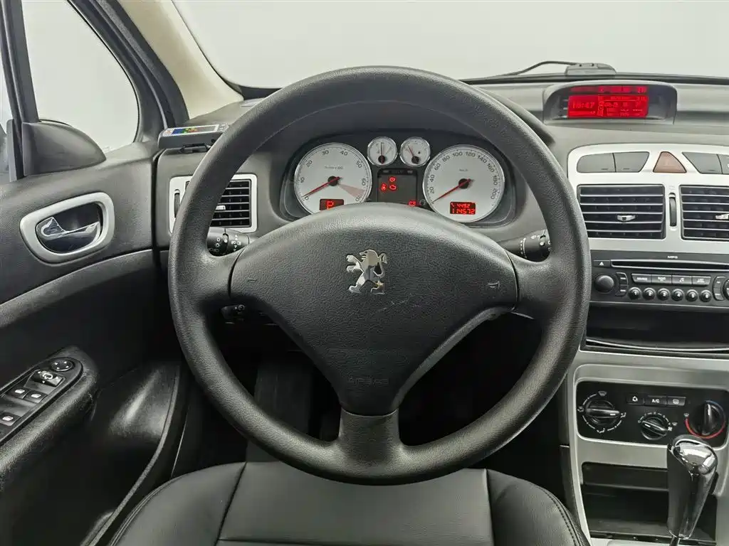 Peugeot 307 2010 Model Hatchback 2.0L Automatic Comfort Edition фото 11