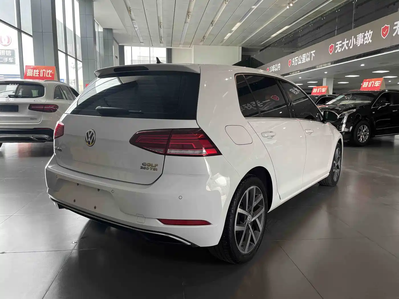 Volkswagen Golf 2020 Beloved Edition 280TSI DSG Comfort фото 16