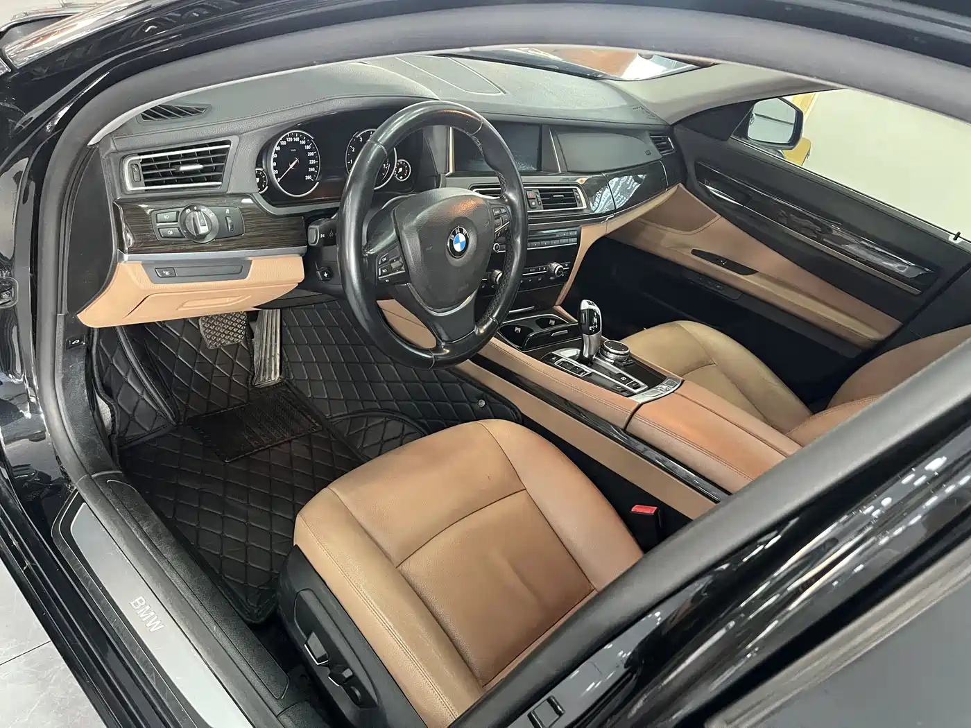 BMW 7 Series 2014 730Li Premium фото 16