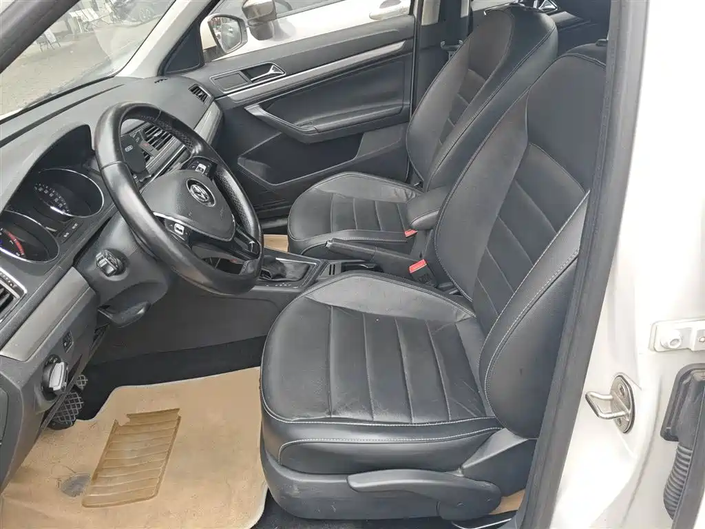 Volkswagen Lavida 2017 1.6L Automatic Comfort Edition фото 15