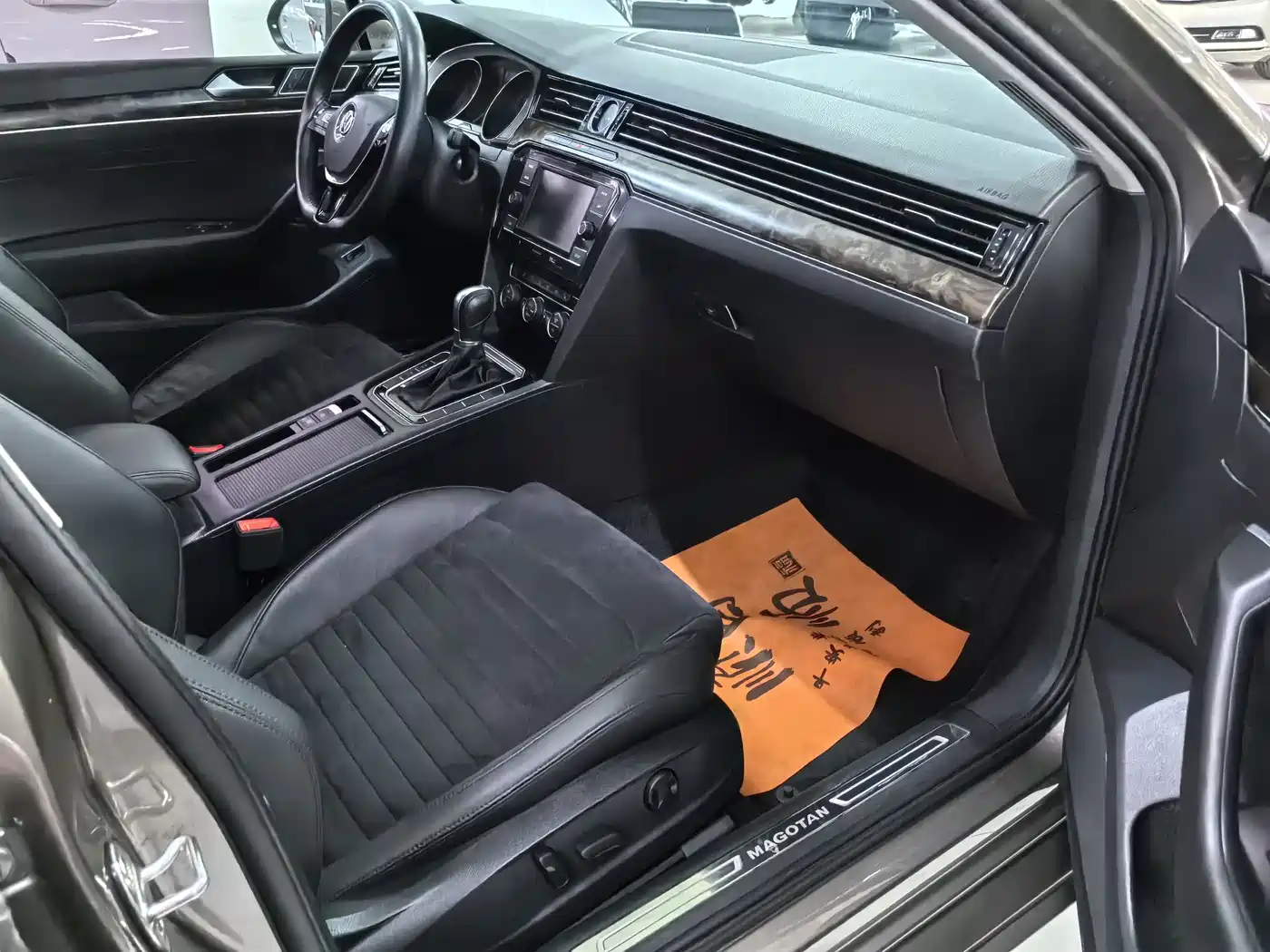 Volkswagen Magotan 2018 330TSI DSG Luxury фото 12