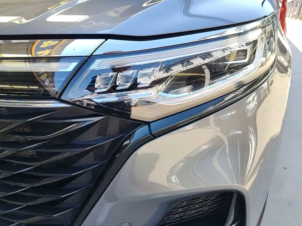 Фото 24 - Roewe iMAX8