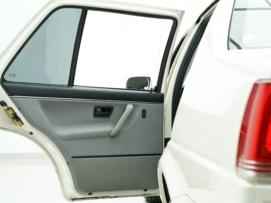 Volkswagen Jetta 2010 1.6L Partner фото 11