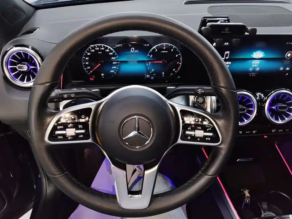 MERCEDES-BENZ GLB
