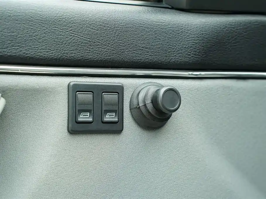 Volkswagen Jetta 2010 1.6L Partner фото 10