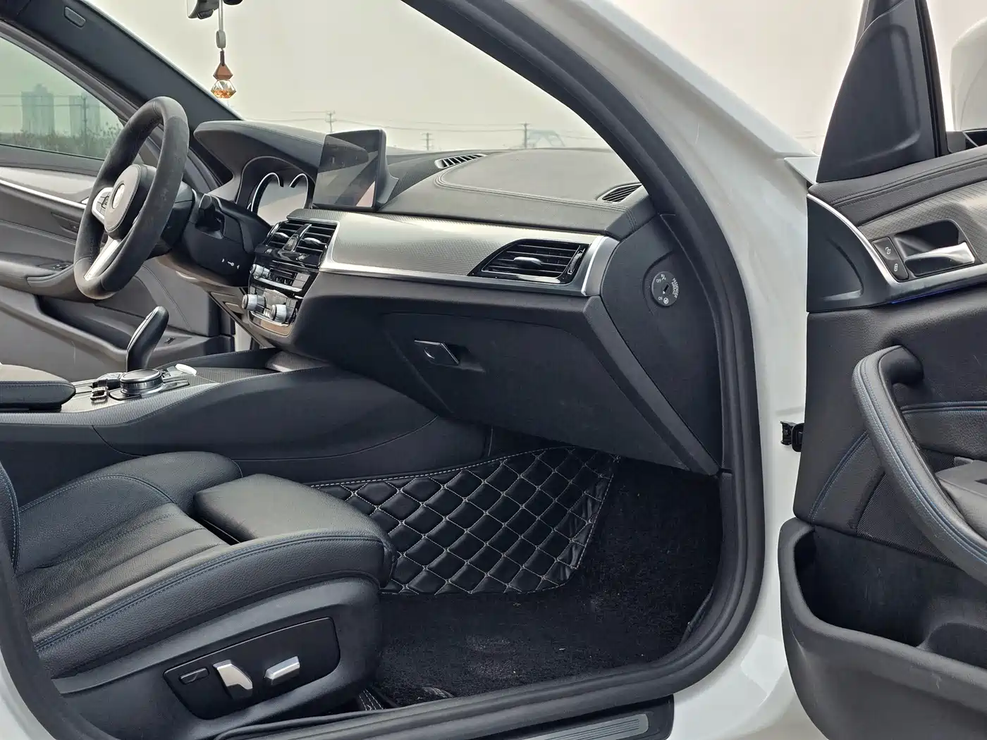 BMW 5 Series (Import) 2018 525i M Sport Package фото 8