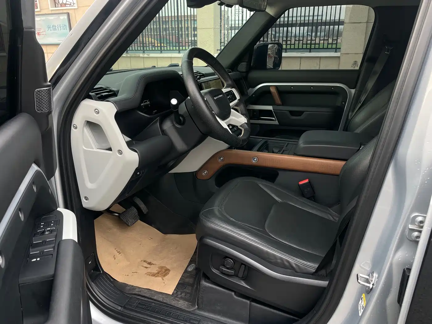 Land Rover Defender 2023 Facelift 110 3.0T P400 Dark Special Edition фото 6