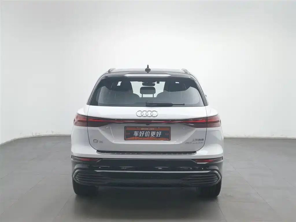 AUDI Q5 E TRON