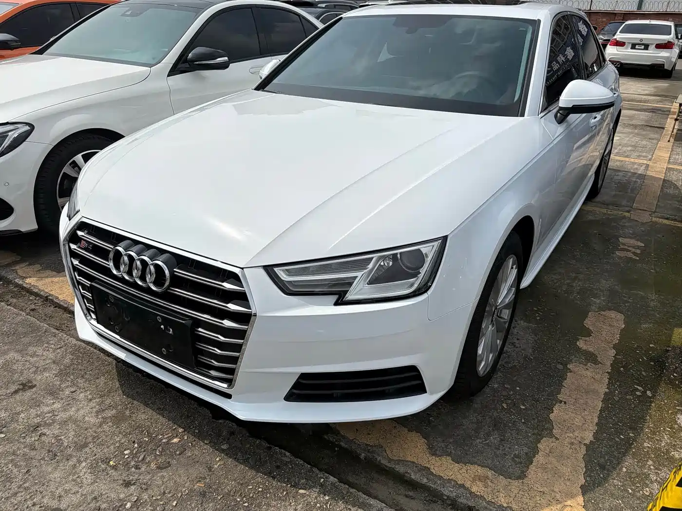 Фото 1 - Audi A4L