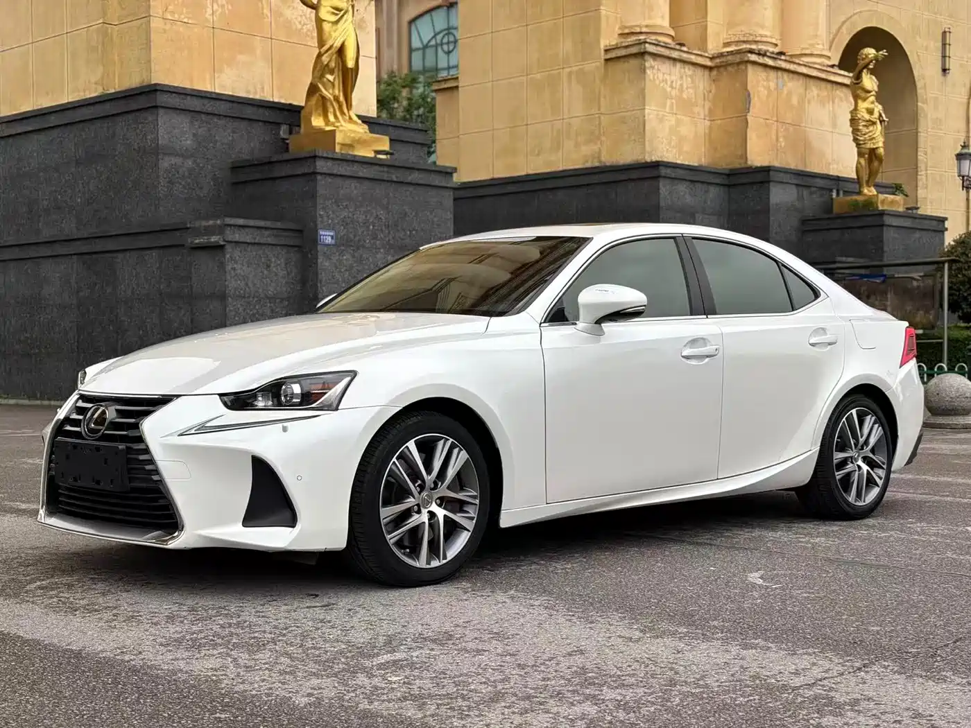 Lexus IS 2017 300 Leading Edition
