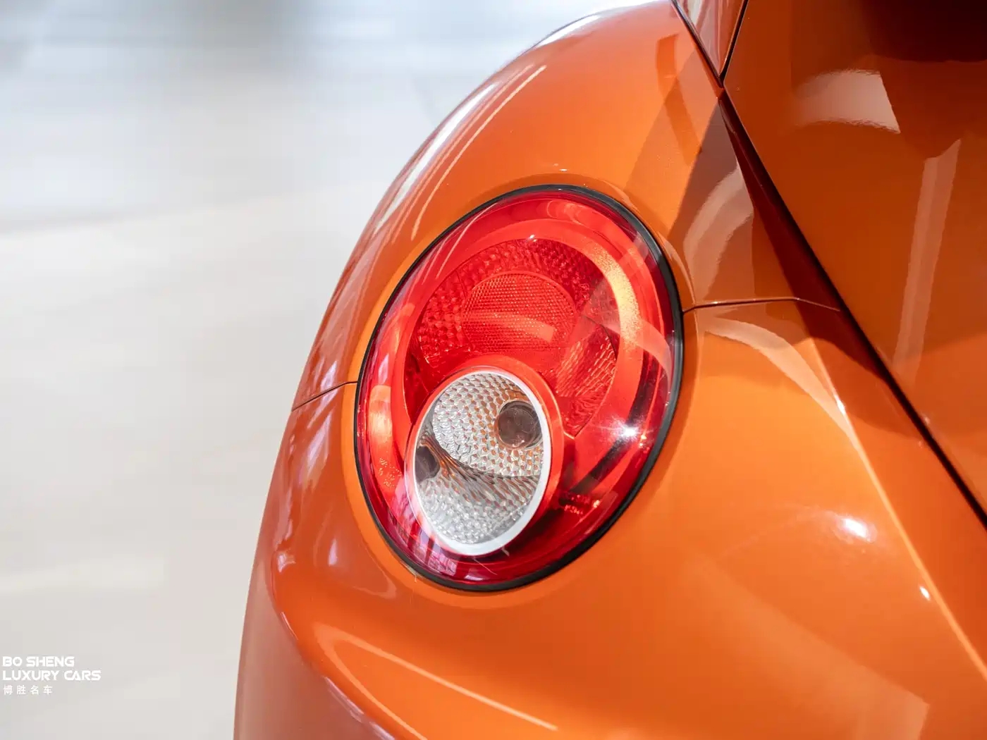 Volkswagen Beetle 2010 Model 2.0 BlackOrange Convertible Luxury Edition фото 46