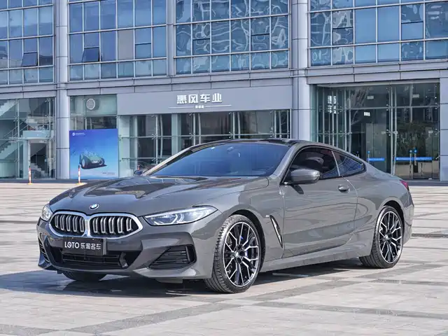BMW 8 SERIES