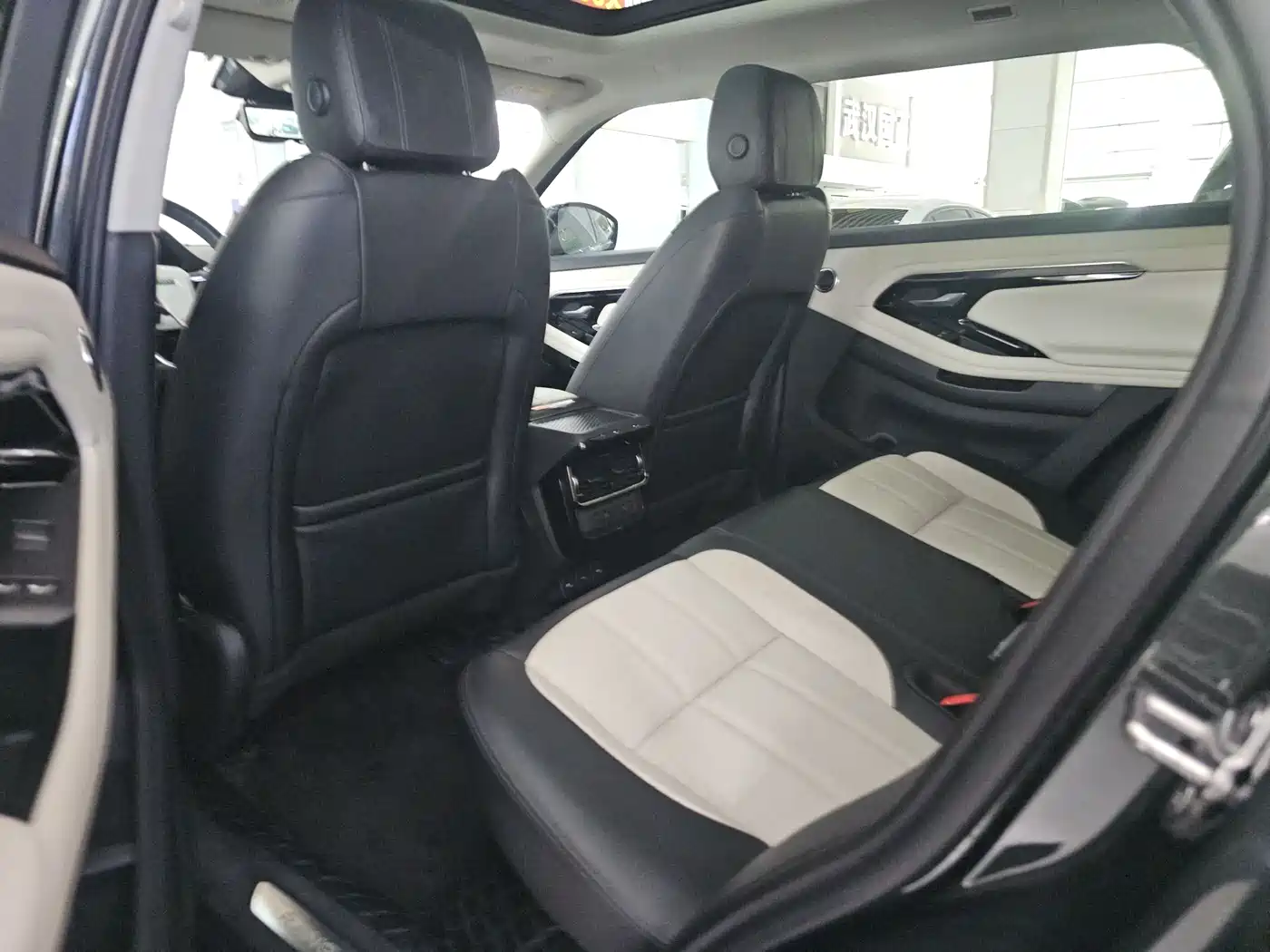 Land Rover Range Rover Evoque 2021 Range Rover Evoque L 249PS R-Dynamic First Edition Launch Edition фото 8