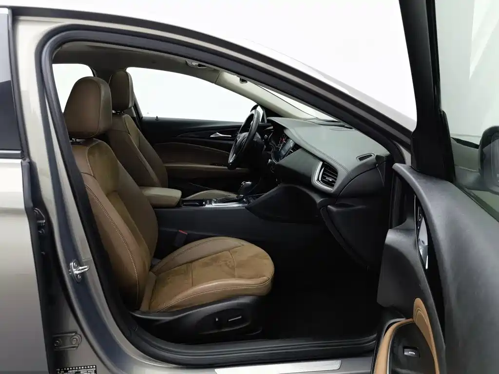 Photo 23 - Buick Regal