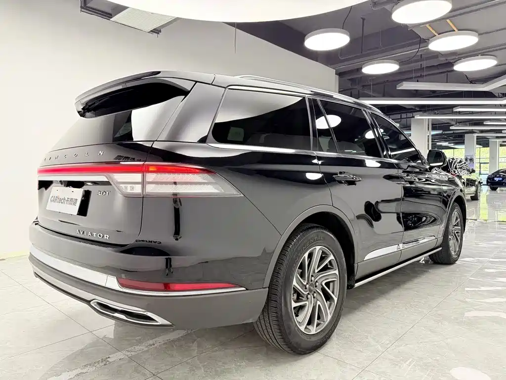 Фото 6 - Lincoln Aviator