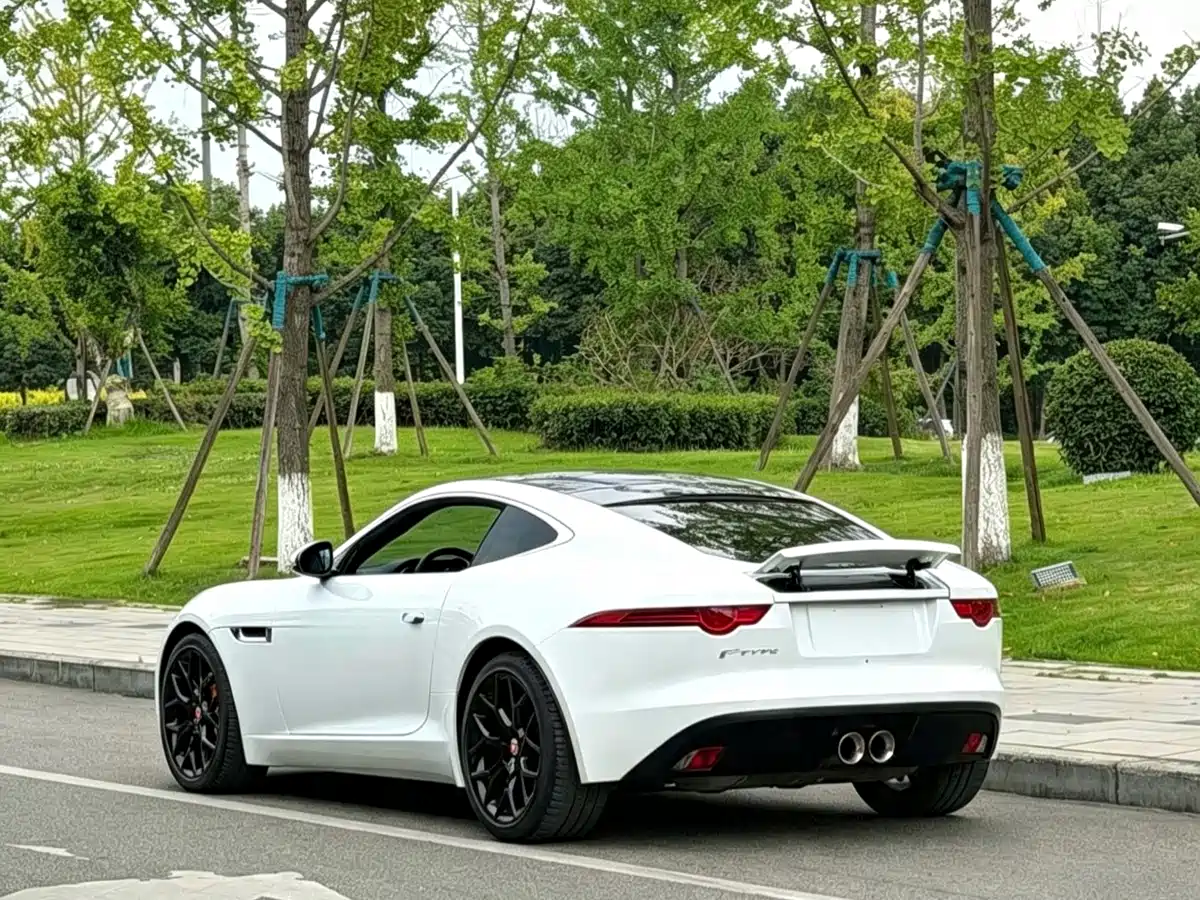 Photo 8 - Jaguar F-TYPE