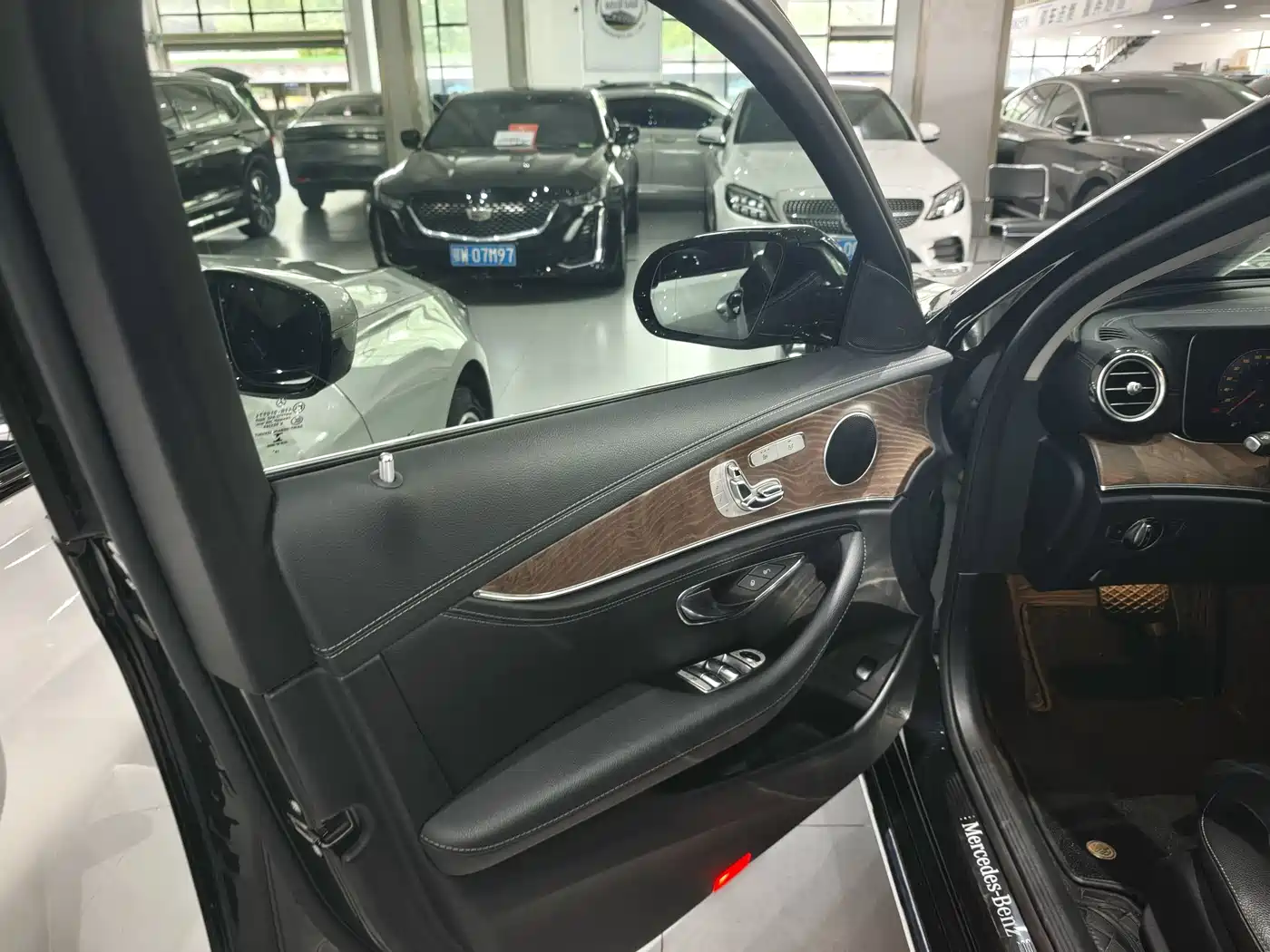 Mercedes-Benz E-Class 2019 E 300 L Fashion фото 4