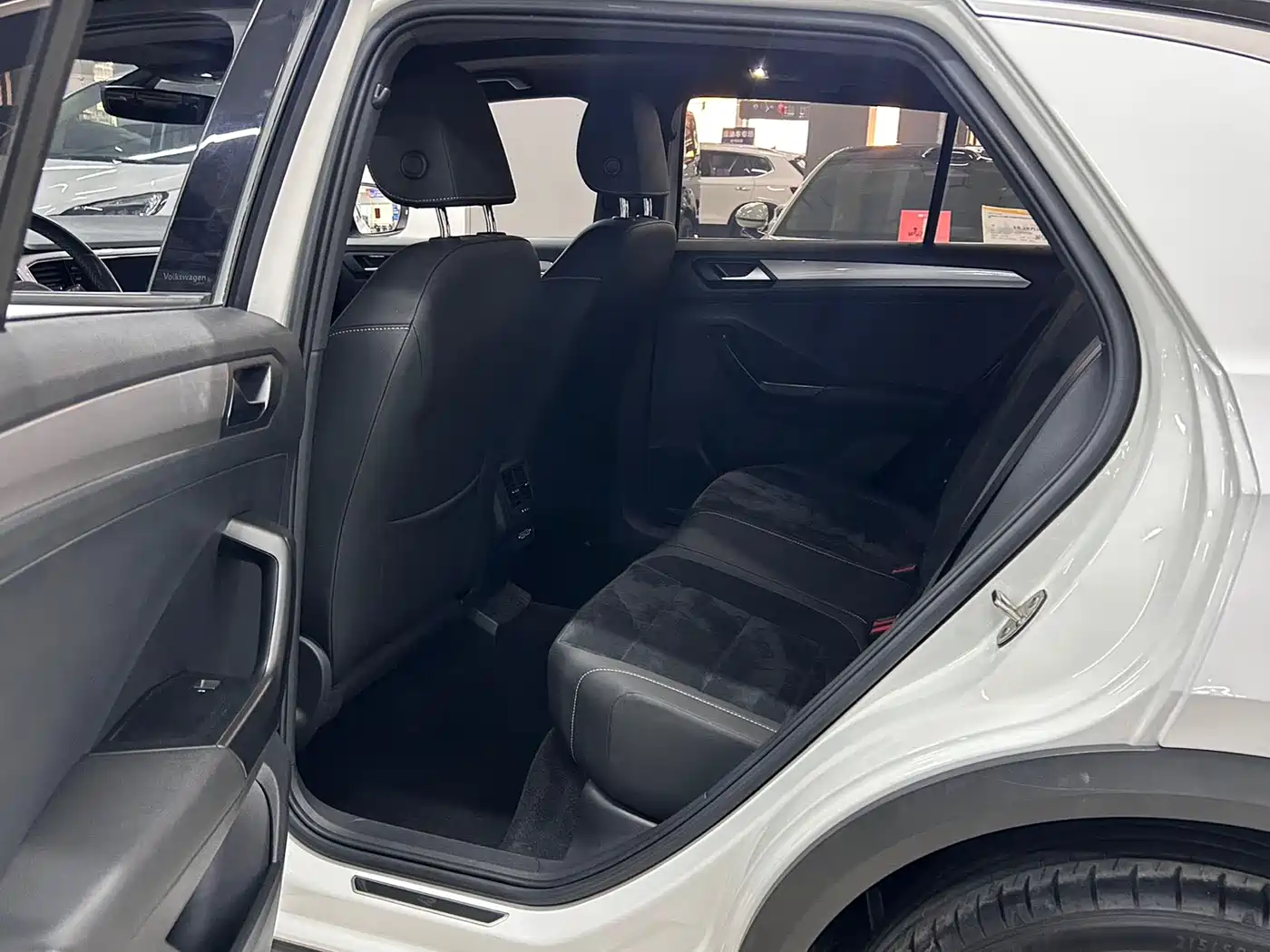 VOLKSWAGEN T ROC EXPLORING SONGS