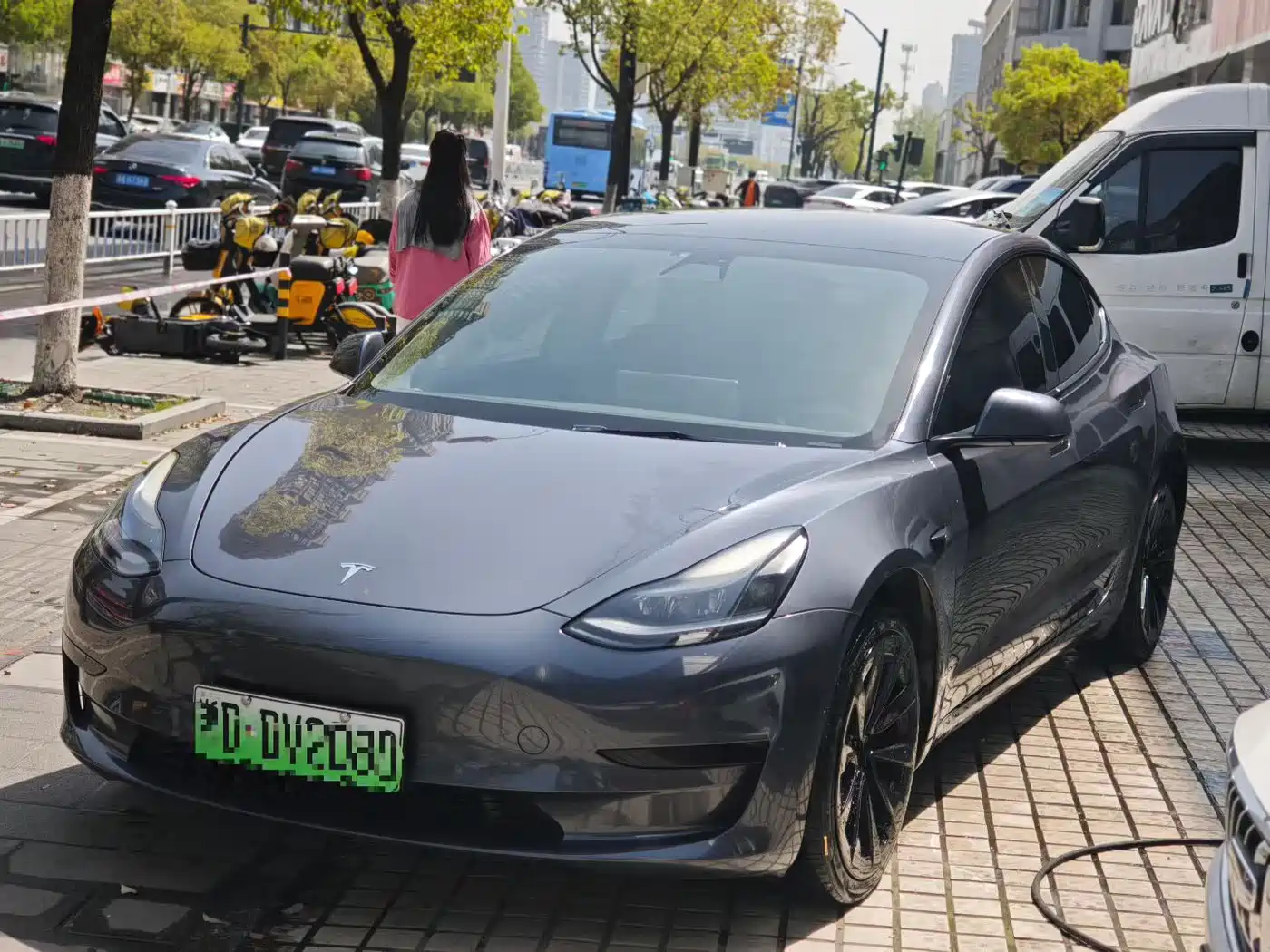 TESLA MODEL 3