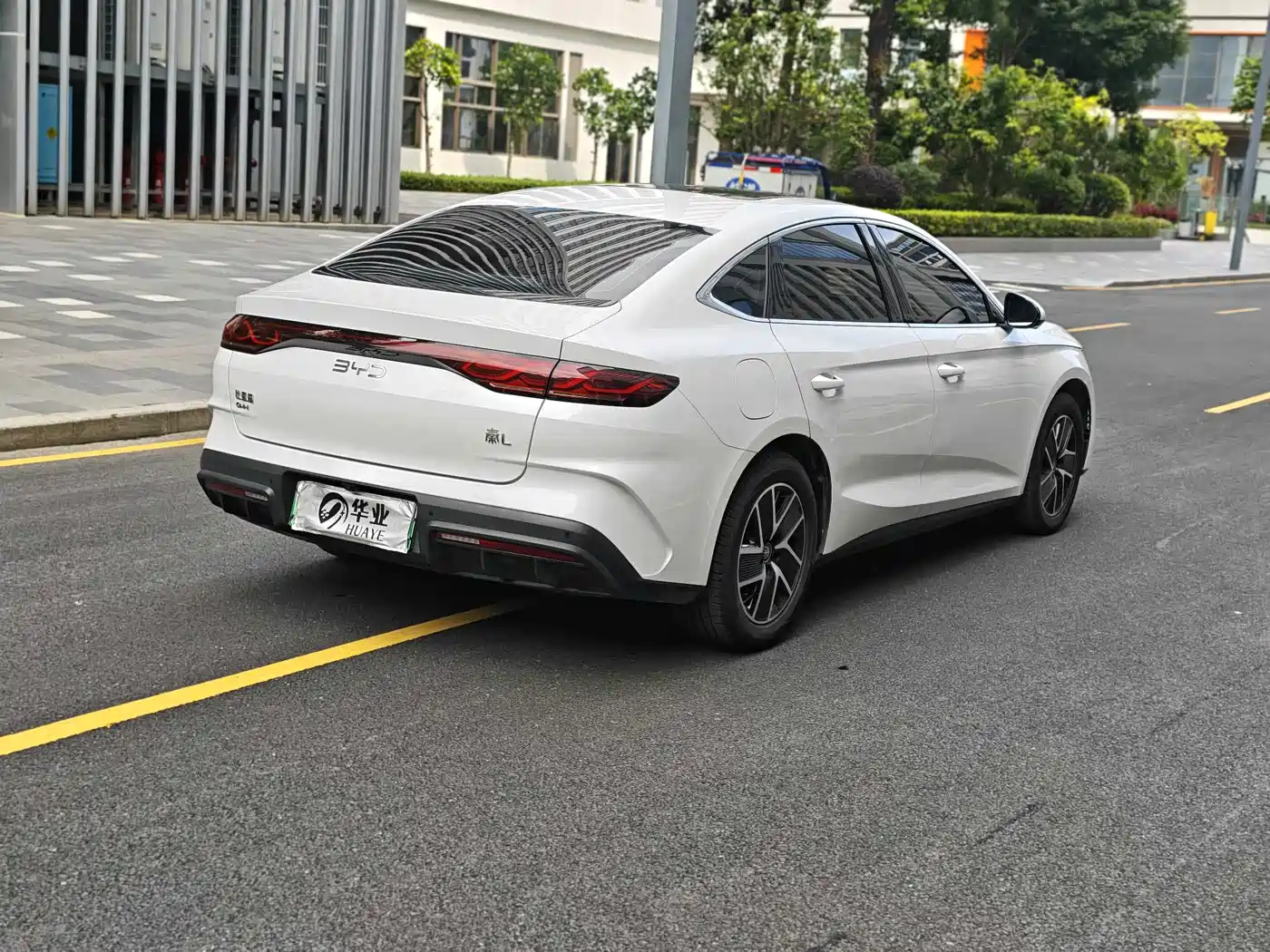 BYD Qin L 2024 DM-i 80KM Superior фото 9