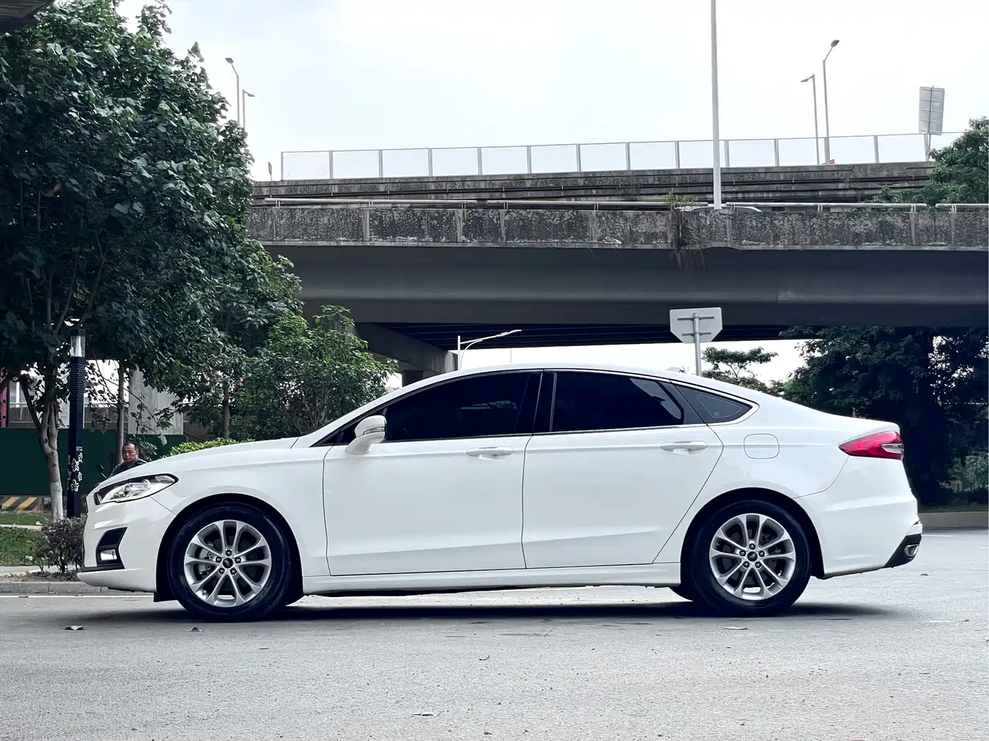 FORD MONDEO