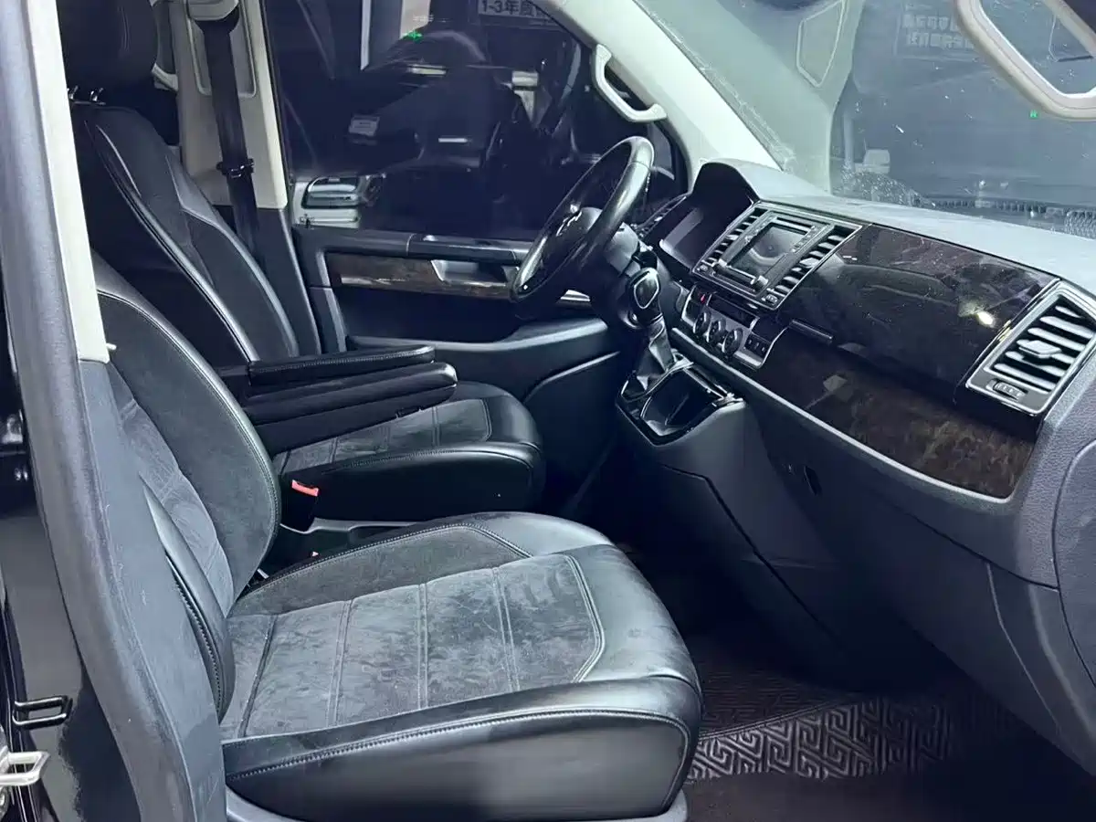 Фото 7 - Volkswagen Multivan