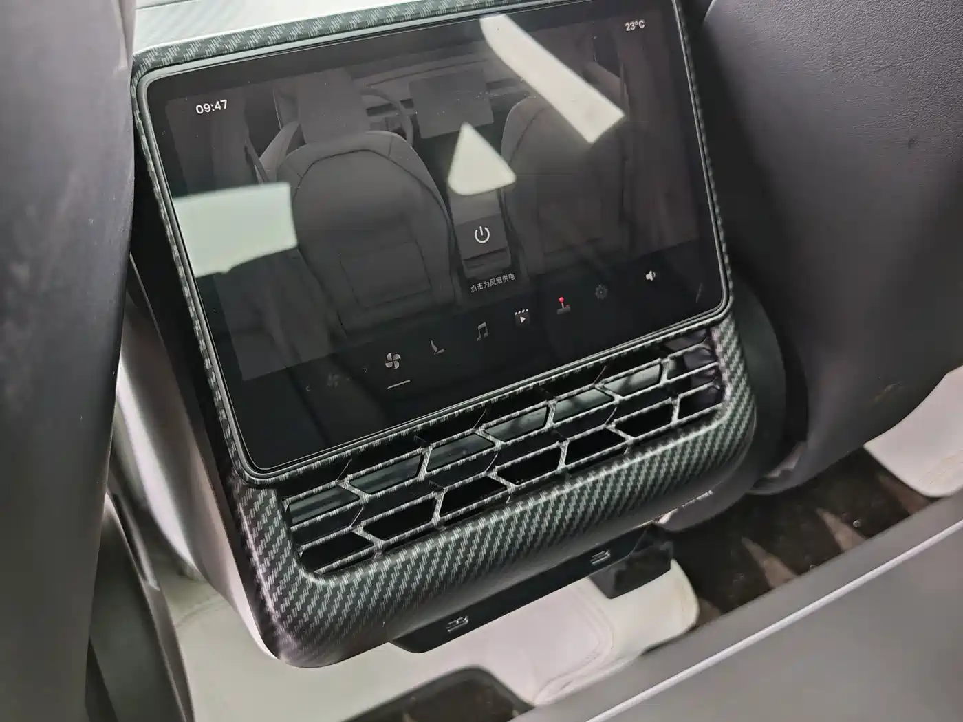 Photo 19 - Tesla Model Y