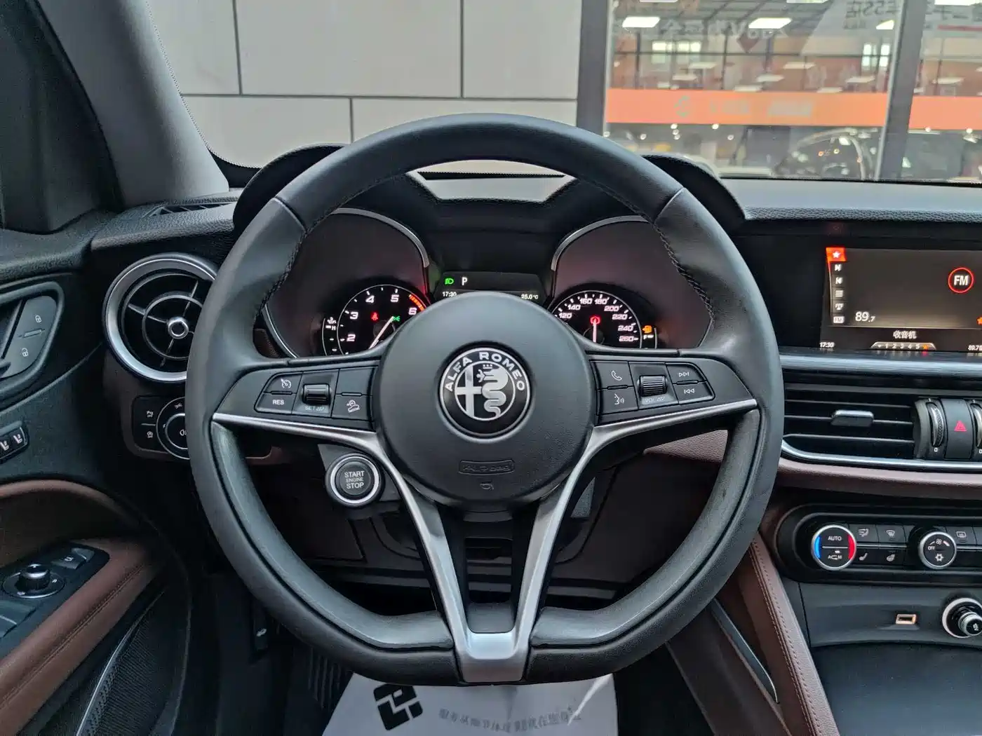 Alfa Romeo Stelvio 2019 2017 2.0T 200HP Luxury Edition