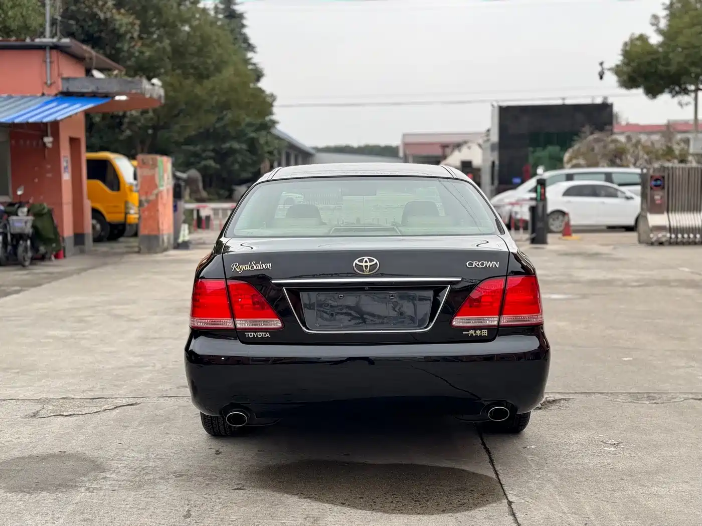 Фото 5 - Toyota Crown
