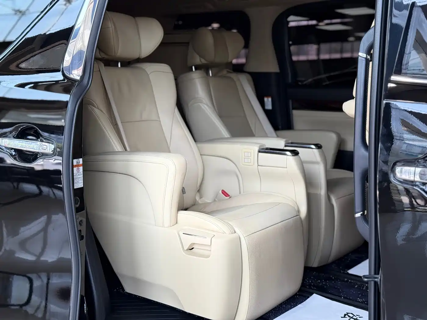 صورة 11 - Toyota Alphard