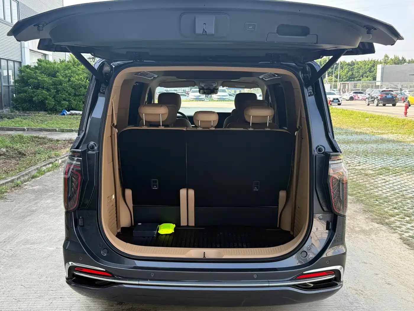 Hongqi HQ9 PHEV 2026