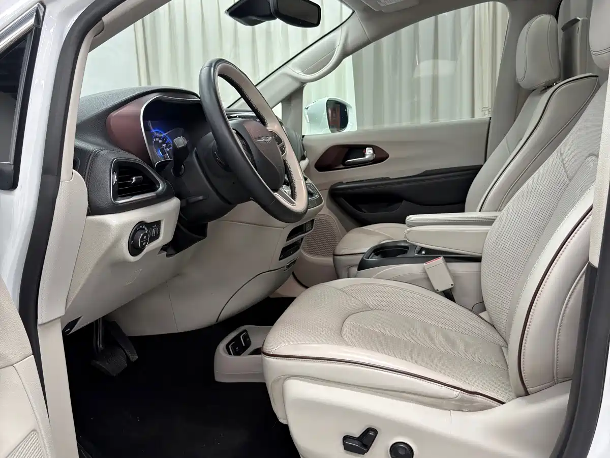 Chrysler Pacifica 2019 2017 3.6L Premium Edition