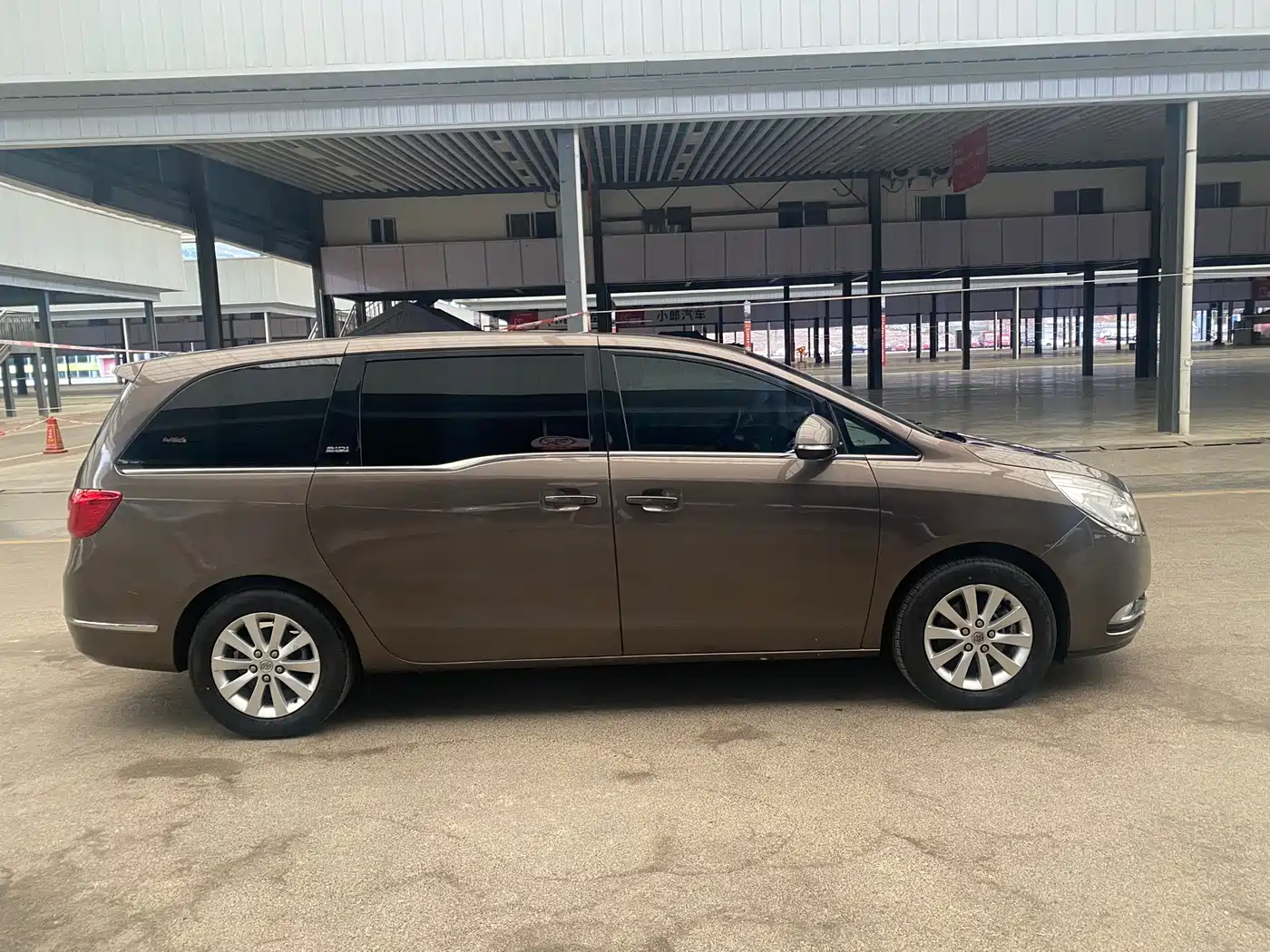 Buick GL8 2014 2.4L CT Luxury Business Comfort фото 4