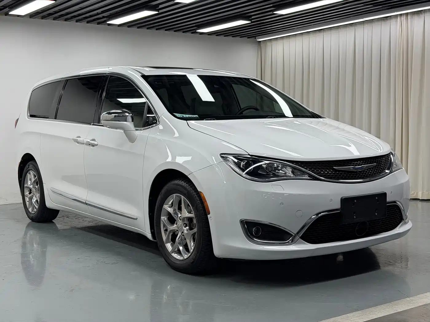 Chrysler Pacifica 2019 2017 3.6L Premium Edition