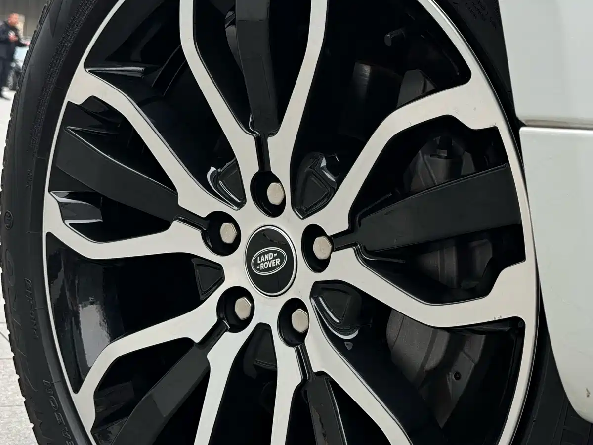 Land Rover Range Rover Sport 2022 3.0 L6 Gloss Black Edition фото 9