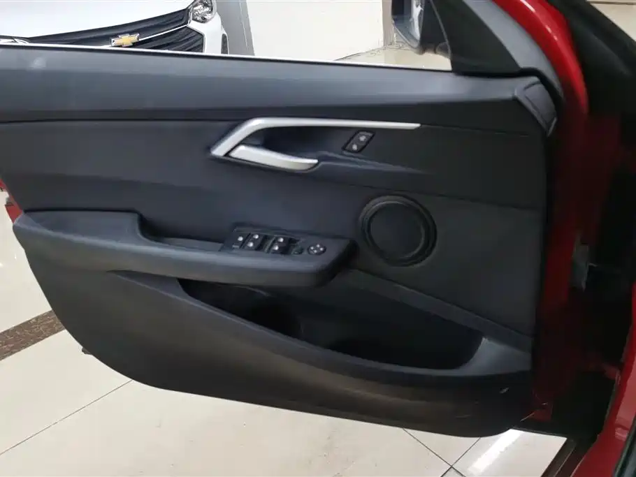 BMW 1 Series 2018 118i Sport Edition фото 7