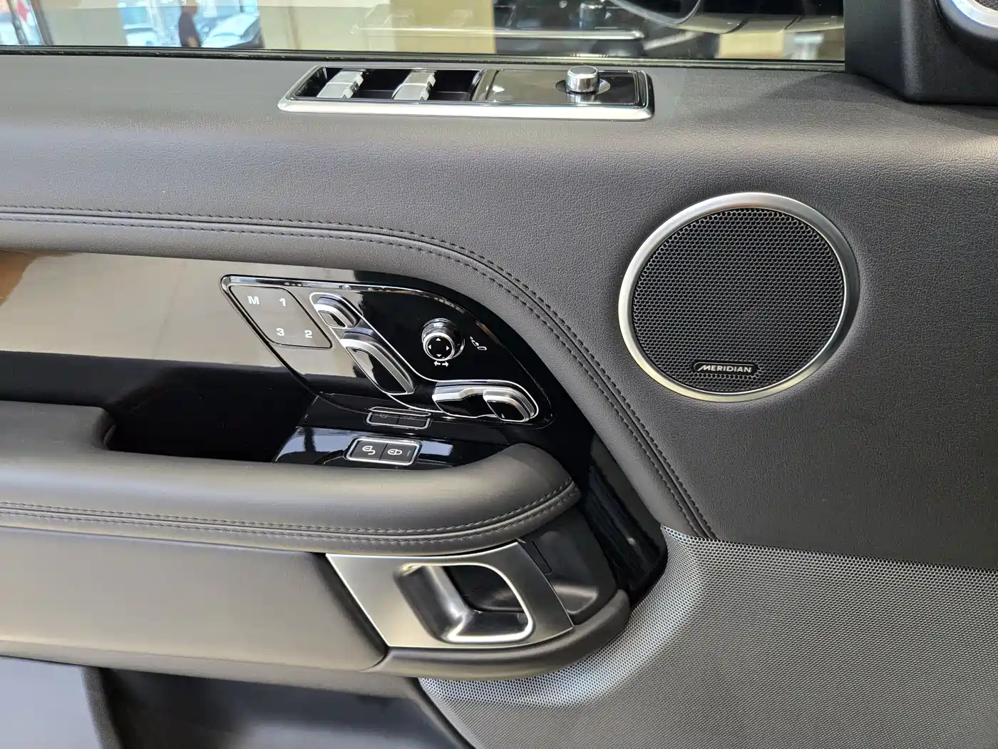 Land Rover Range Rover фото 26