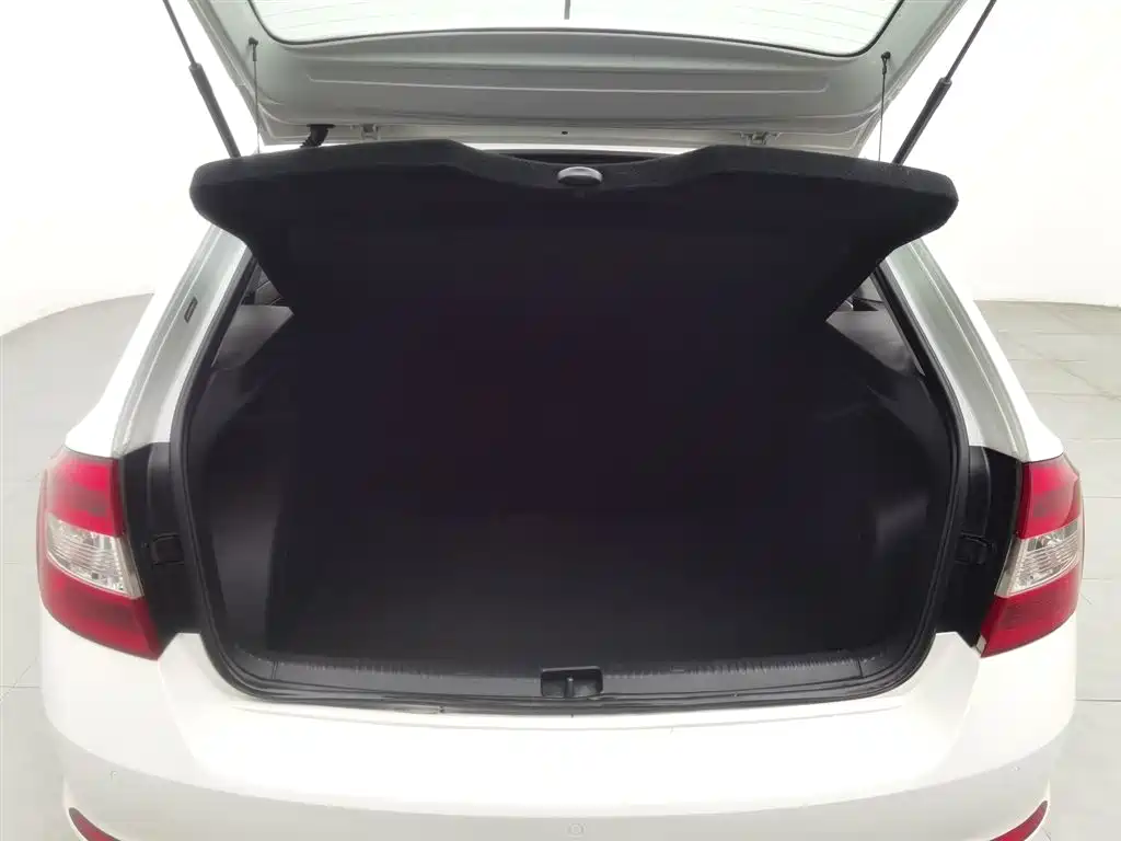 Škoda Skoda Rapid Spaceback 2019 Facelift 1.5L Automatic Comfort Version China VI фото 16