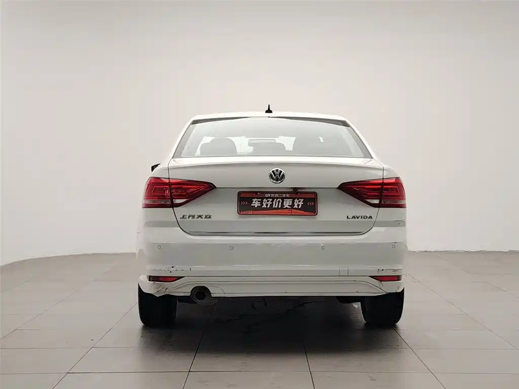 Volkswagen Lavida 2017 1.6L Manual Comfort Edition фото 4