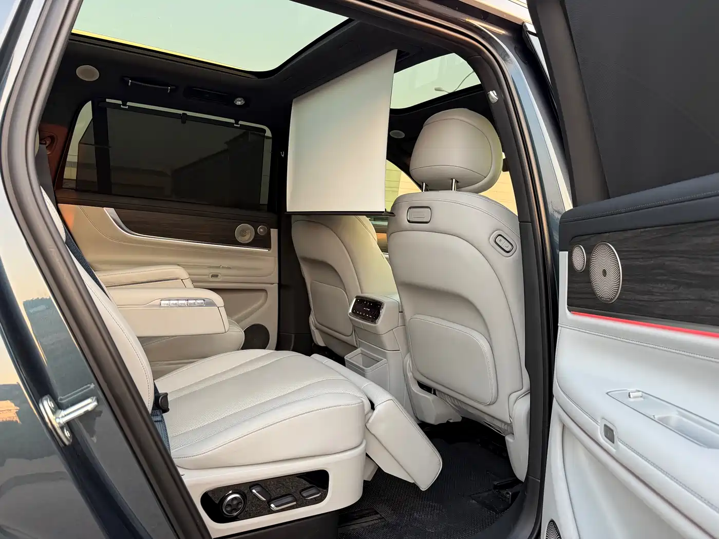 AITO Wenjie AITO M9 2024 Range Extender Ultra 52kWh 6-seater фото 28