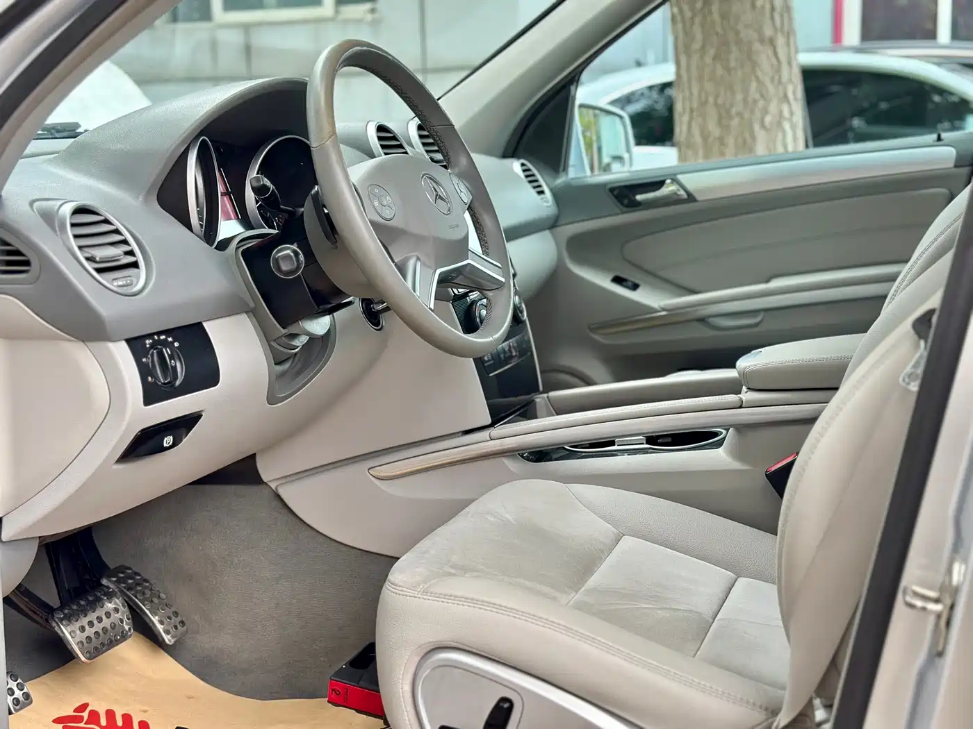 Mercedes-Benz M-Class 2010 ML 300 4MATIC фото 17