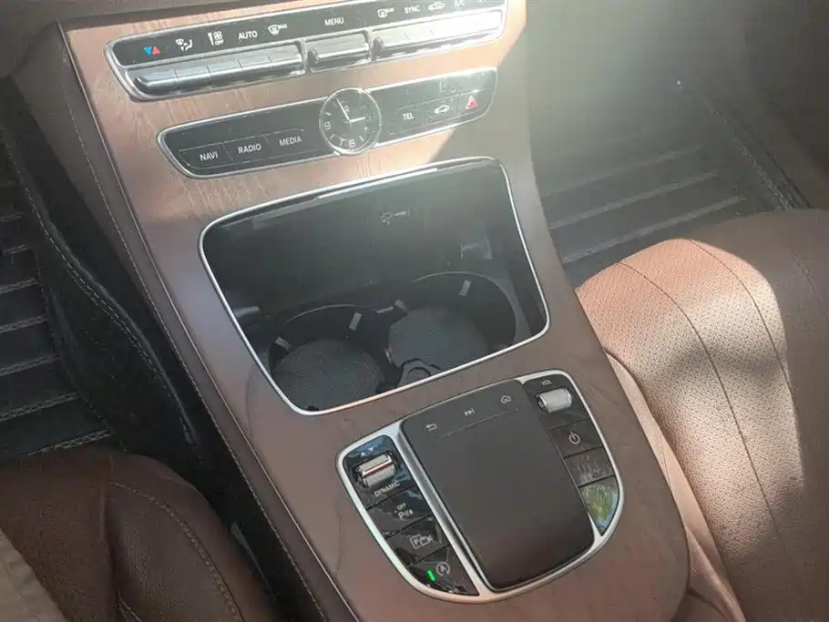 Mercedes-Benz E-Class 2020 E 300 L Fashion фото 16