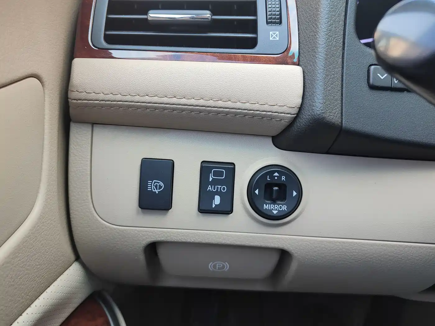 Toyota Crown 2012 2.5L Royal Saloon фото 23
