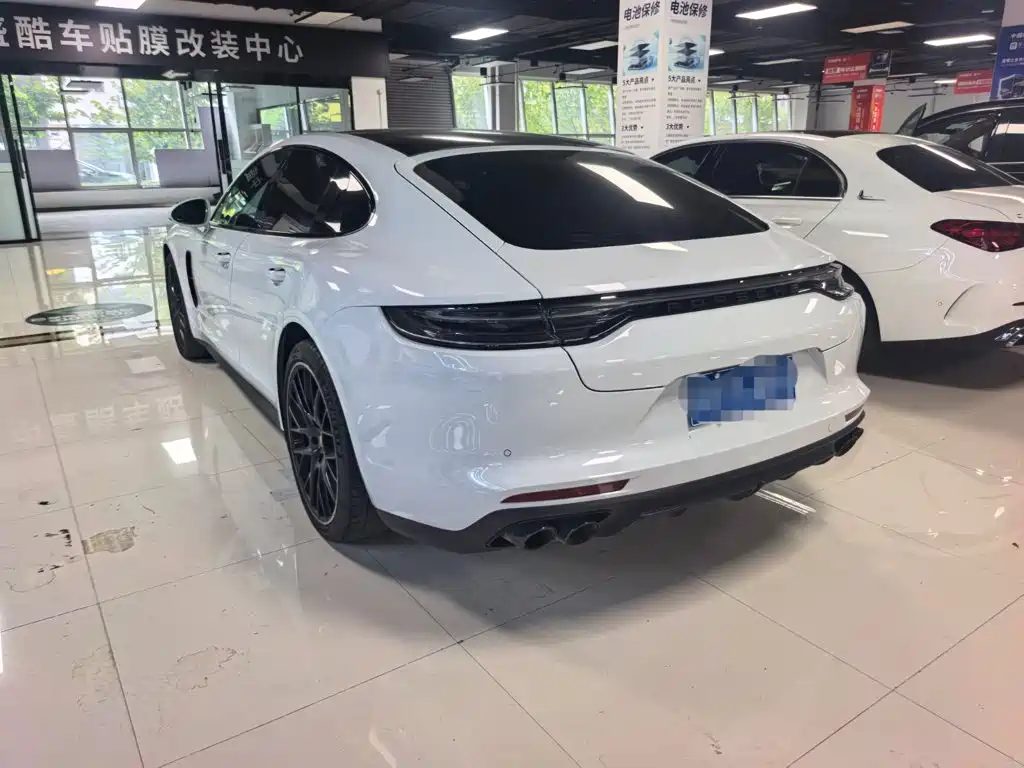 Photo 11 - Porsche Panamera