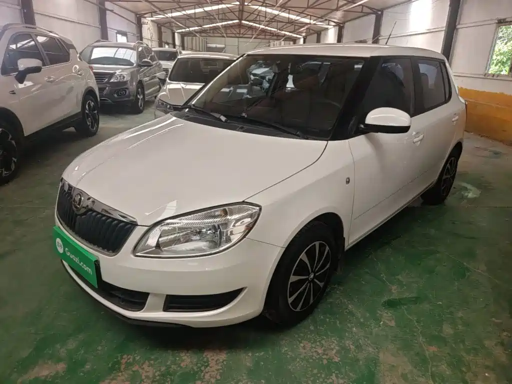 Škoda Fabia 2015 2014 1.4L Automatic Crystal Edition