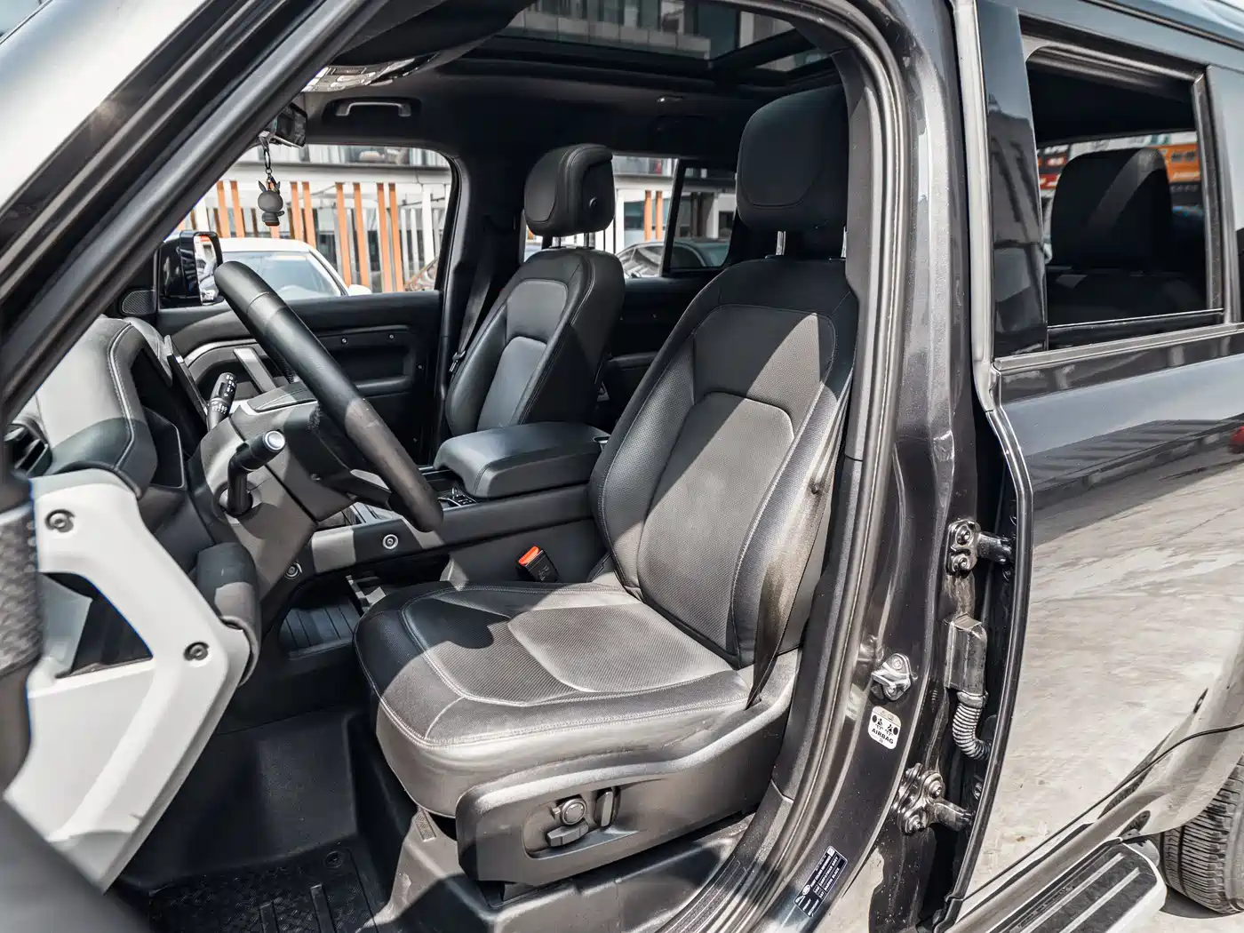 Land Rover Defender 2023 Model 110 3.0T P400 X-DYNAMIC HSE фото 6